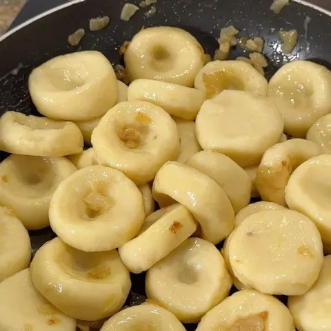 Cuscinetti golosi di patate · 1h 10, 278 kcal